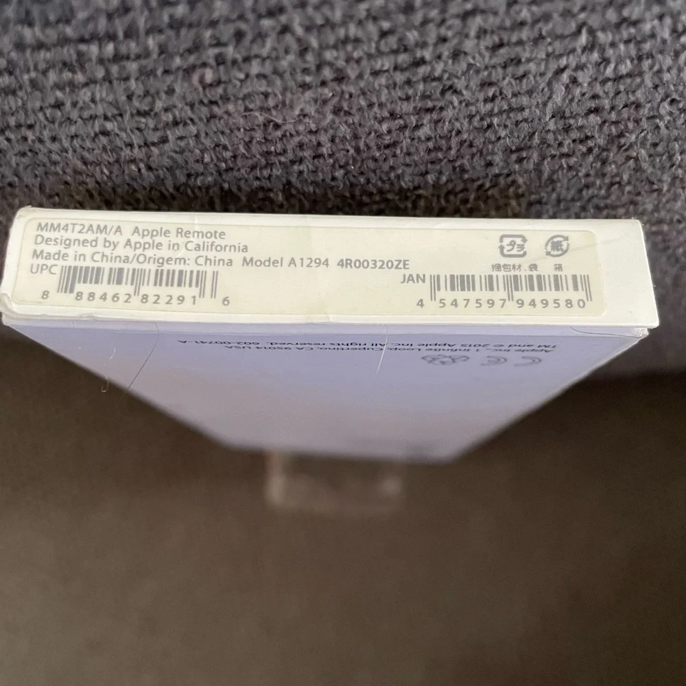 Apple White Remote Control - Picture 3 of 6